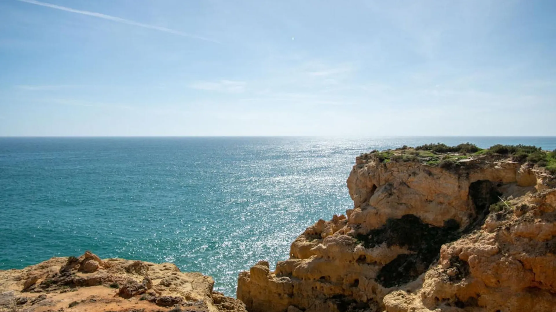 Azula - Bright And Airy 2 Bedroom Apartment With P Carvoeiro