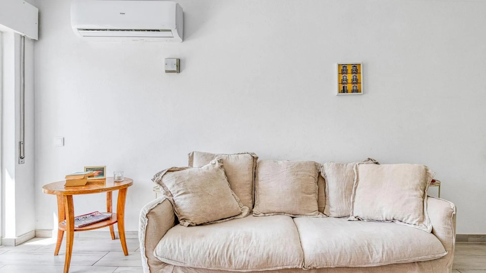 Azula - Bright And Airy 2 Bedroom Apartment With P Carvoeiro