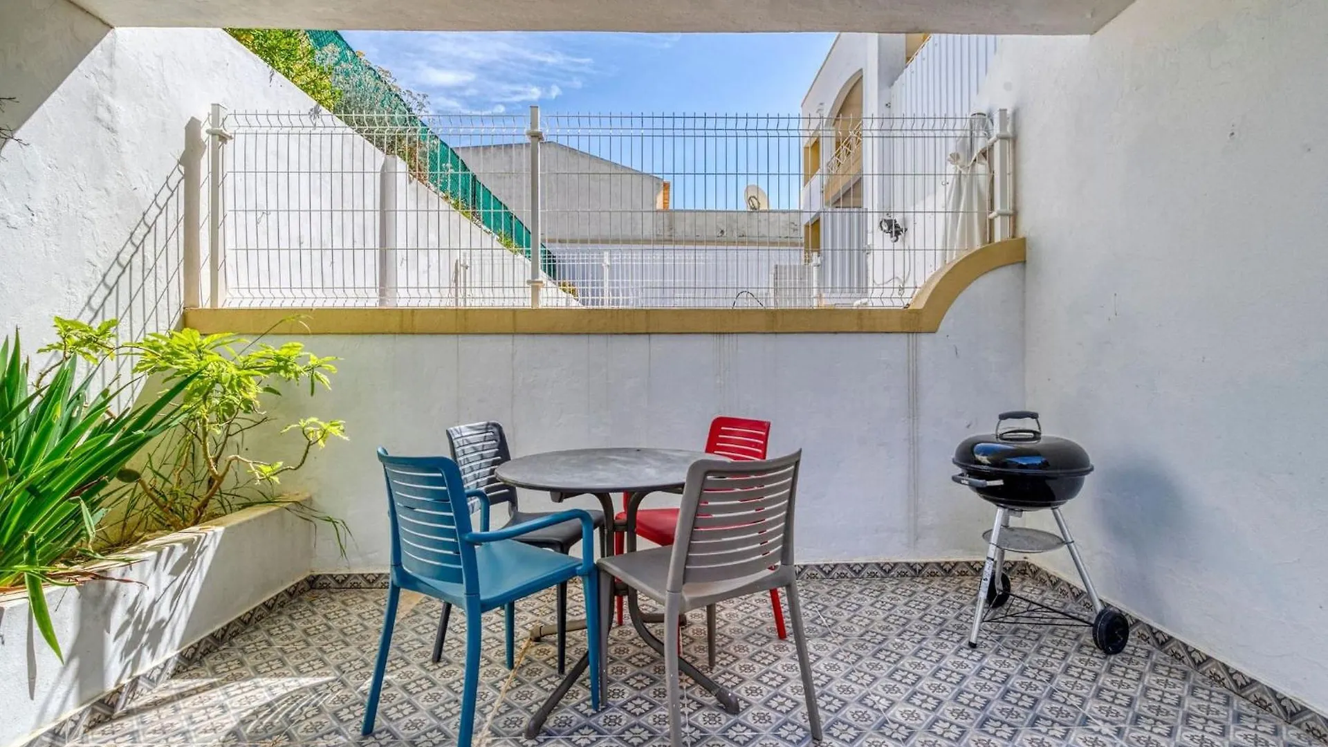 Azula - Bright And Airy 2 Bedroom Apartment With P Carvoeiro  Portugal