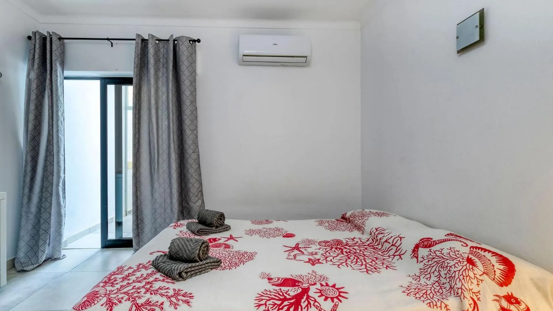 Azula - Bright And Airy 2 Bedroom Apartment With P Carvoeiro  Portugal