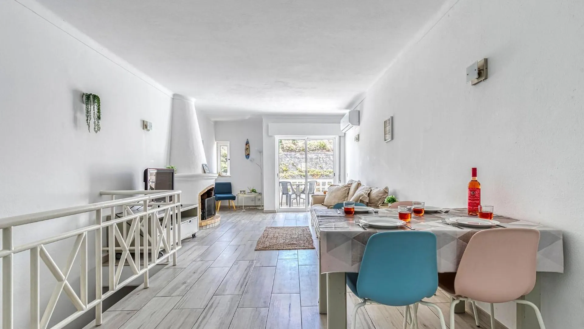 Azula - Bright And Airy 2 Bedroom Apartment With P Carvoeiro